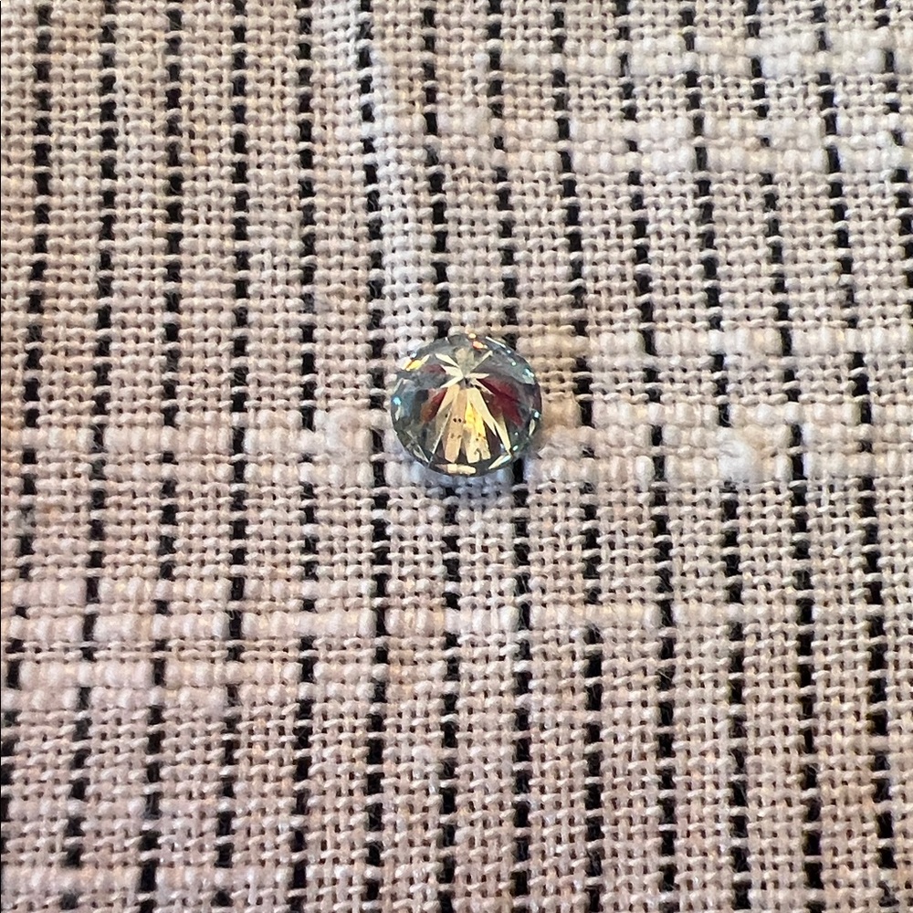 Ice Blue Moissanite | Size 6.5mm | Weight 1.0CT - Picture 2 of 4